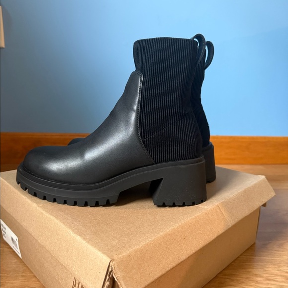 Steve Madden Black Chunky Heel Ankle Boots- Holley - Picture 4 of 8